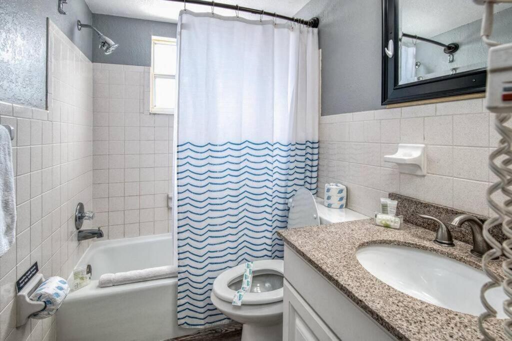Sunset Beach Suites At Madeira Beach! Pet Friendly With Summer Breezes! - Suite 6 Сейнт Пийт Бийч Екстериор снимка