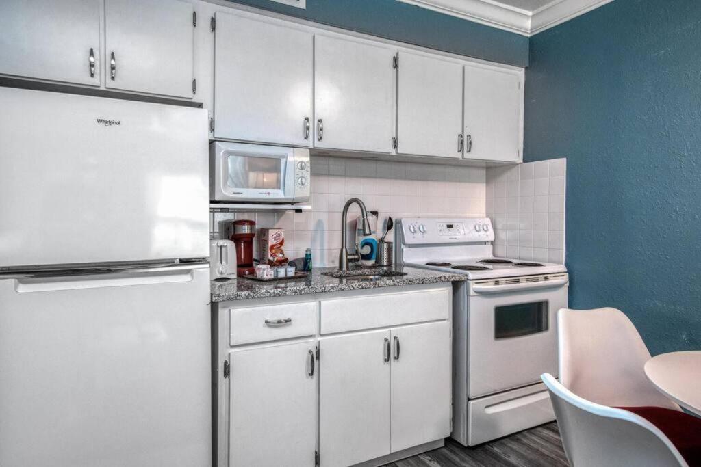 Sunset Beach Suites At Madeira Beach! Pet Friendly With Summer Breezes! - Suite 6 Сейнт Пийт Бийч Екстериор снимка