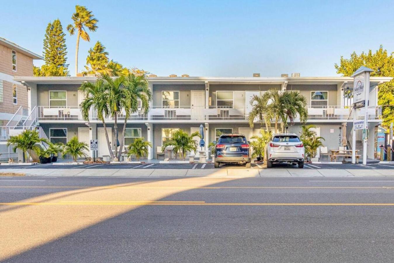 Sunset Beach Suites At Madeira Beach! Pet Friendly With Summer Breezes! - Suite 6 Сейнт Пийт Бийч Екстериор снимка